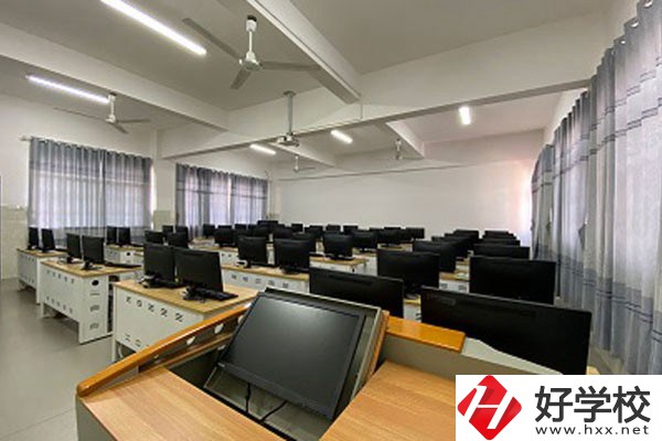 宜章縣中等職業(yè)技術(shù)學(xué)校實訓(xùn)室