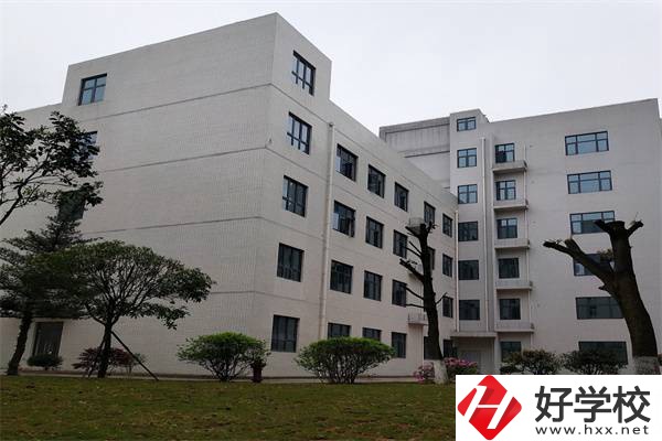 長(zhǎng)沙有哪些中專接收轉(zhuǎn)學(xué)生？轉(zhuǎn)學(xué)后可以換專業(yè)嗎？