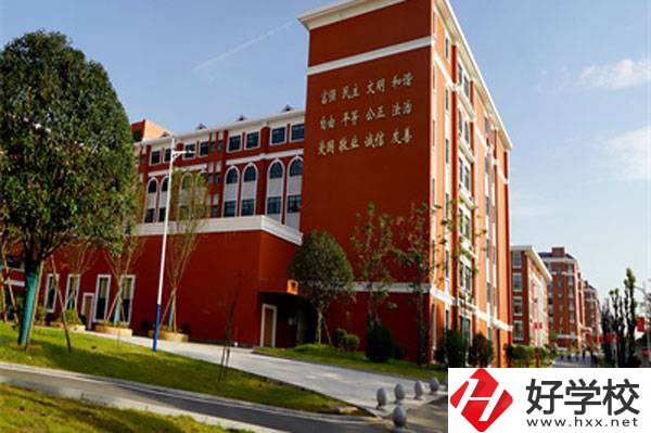 湖南醫(yī)藥職業(yè)中等專業(yè)學(xué)校的招生專業(yè)有哪些？學(xué)費(fèi)貴不貴？