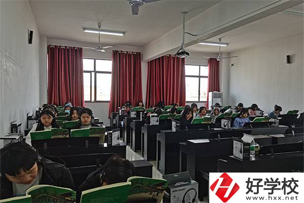 懷化市城南職校有美術專業(yè)嗎？