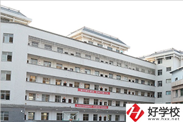 懷化有學(xué)習(xí)護(hù)理專業(yè)的中專學(xué)校嗎？學(xué)制是幾年？