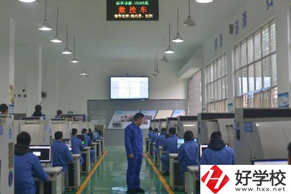 長(zhǎng)沙高新技術(shù)工程學(xué)校開(kāi)設(shè)了哪些專業(yè)？