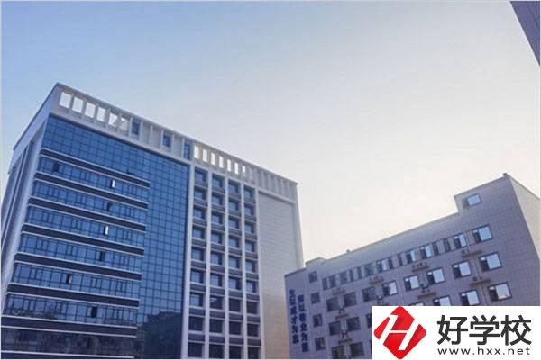 湖南辦學(xué)條件好的民辦技校有哪些？學(xué)費(fèi)多少錢一年？
