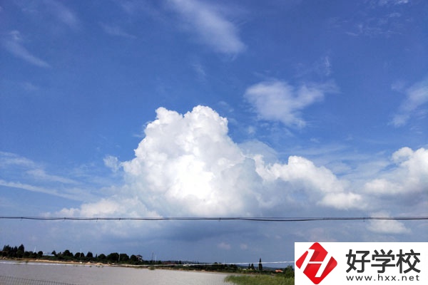 婁底市衛(wèi)生學(xué)校有哪些專(zhuān)業(yè)？就業(yè)方向如何？