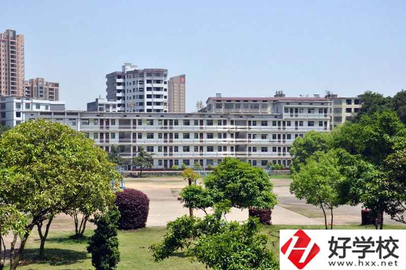 湖南省耒陽師范學(xué)校宿舍環(huán)境以及食堂環(huán)境怎么樣？