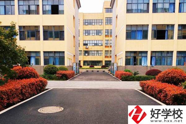 岳陽平江共有幾所中專？學(xué)校辦學(xué)有特色嗎？