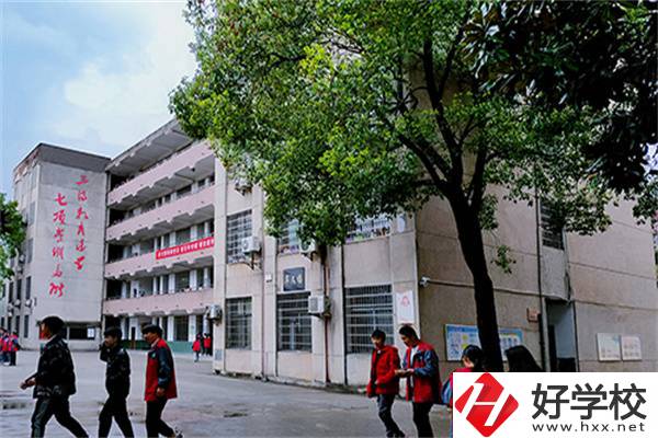 婁底市第一職業(yè)中學(xué)有五年制專業(yè)嗎？錄取要求高嗎？