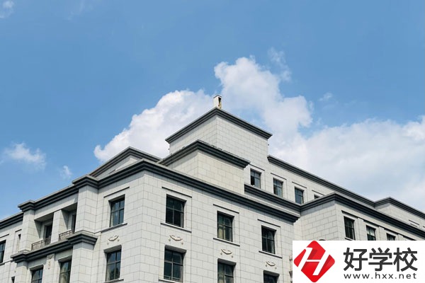 麻陽苗族自治縣職業(yè)學校宿舍和食堂環(huán)境怎么樣？