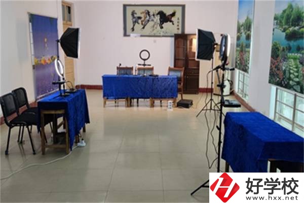 想學(xué)直播類專業(yè)可以去湘潭的什么職校？