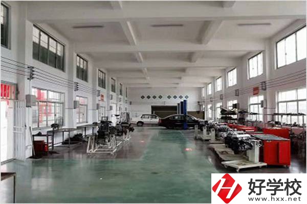 漣源市工貿職業(yè)中等專業(yè)學校實訓室