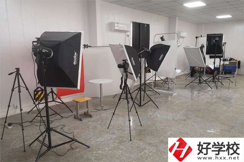邵陽市中南科技職業(yè)學校實訓室