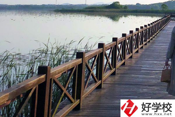 鳳凰縣育英民族學(xué)校怎么樣？有什么特色專業(yè)？
