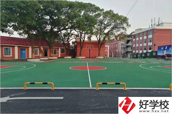 邵陽市開元職業(yè)技術學校運動場