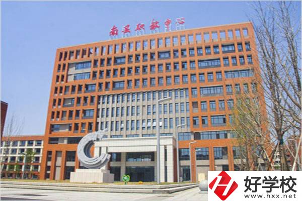 益陽南縣的職高免學(xué)費(fèi)嗎？還要不要交其它費(fèi)用？