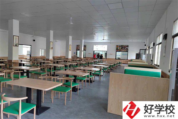 益陽哪些中職學(xué)校開設(shè)音樂相關(guān)專業(yè)？學(xué)費(fèi)貴不貴？