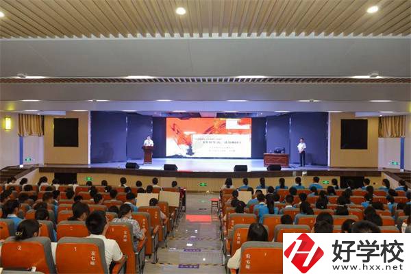 長沙財經(jīng)學(xué)校的教師情況怎么樣？