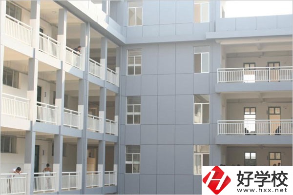 張家界有沒(méi)有招往屆生、插班生、轉(zhuǎn)學(xué)生的職校？