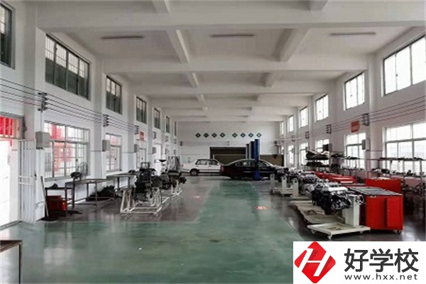 婁底重點(diǎn)中專有哪些？好進(jìn)嗎？