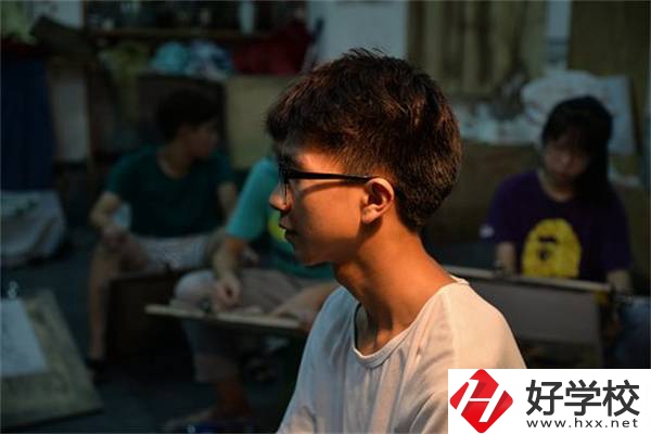 湖南職業(yè)高考簡單嗎？考試都考些什么內容？