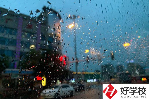 想學(xué)醫(yī)學(xué)專業(yè)，湖南有哪些中職學(xué)?？梢赃x?