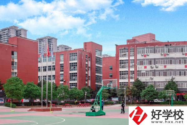 長沙中部鐵路航空中等職業(yè)學(xué)校有哪些特色專業(yè)？