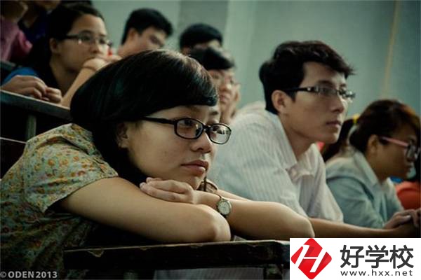 在湖南“晚熟”的孩子該何去何從？該怎么擇校？