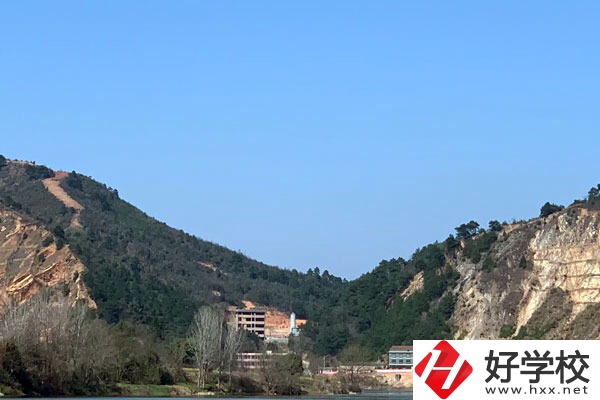 婁底市衛(wèi)生學校設施設備怎么樣？師資力量如何？