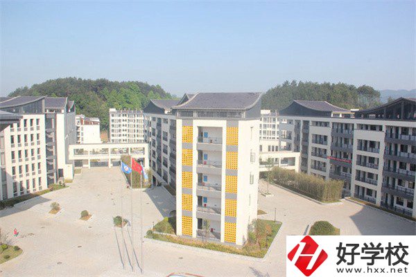 懷化有少數(shù)民族特色的中職有哪些？辦學(xué)條件怎么樣？