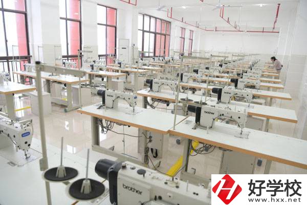 華容縣職業(yè)中專有哪些特色專業(yè)？