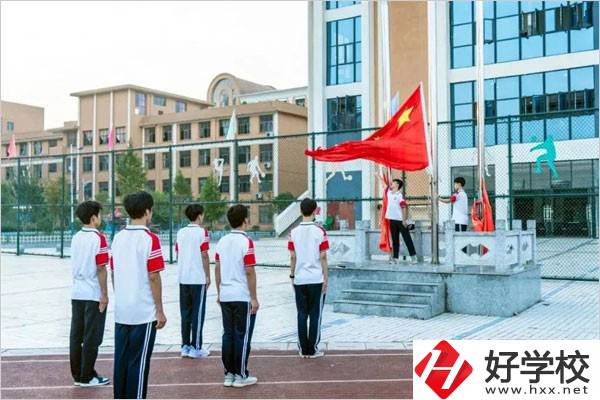新化縣楚怡工業(yè)學(xué)校開(kāi)設(shè)了哪些專(zhuān)業(yè)？