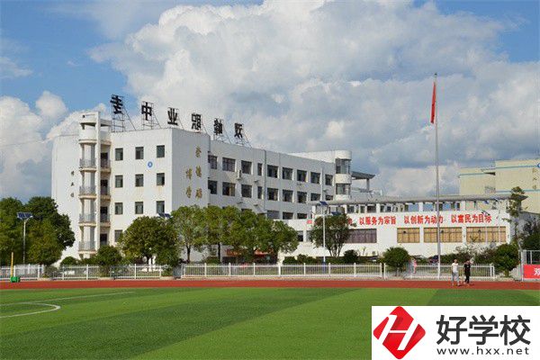 婁底重點(diǎn)中專有哪些？好進(jìn)嗎？