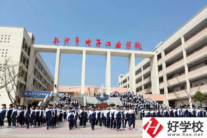 長沙市電子工業(yè)學(xué)校值得去嗎？實(shí)訓(xùn)條件怎么樣？